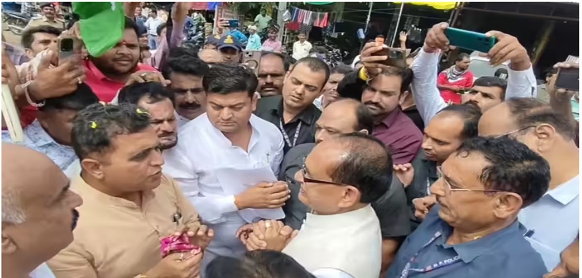 I am your MAMA, I stop wherever you tell me to... Hearing Shivraj Singh Chouhan's reply, the Congressmen standing on the road started laughing