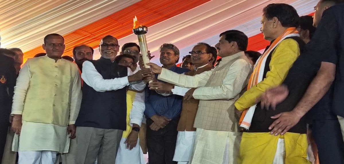 MP Sports Festival begins in Vidisha, sports enthusiasts flock to see Kapil Dev, 37,000 registrations