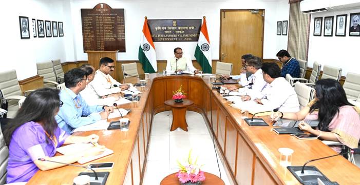 Union Rural Development Minister Shri Shivraj Singh Chouhan held a high-level meeting and reviewed the progress of Pradhan Mantri Gram Sadak Yojana.