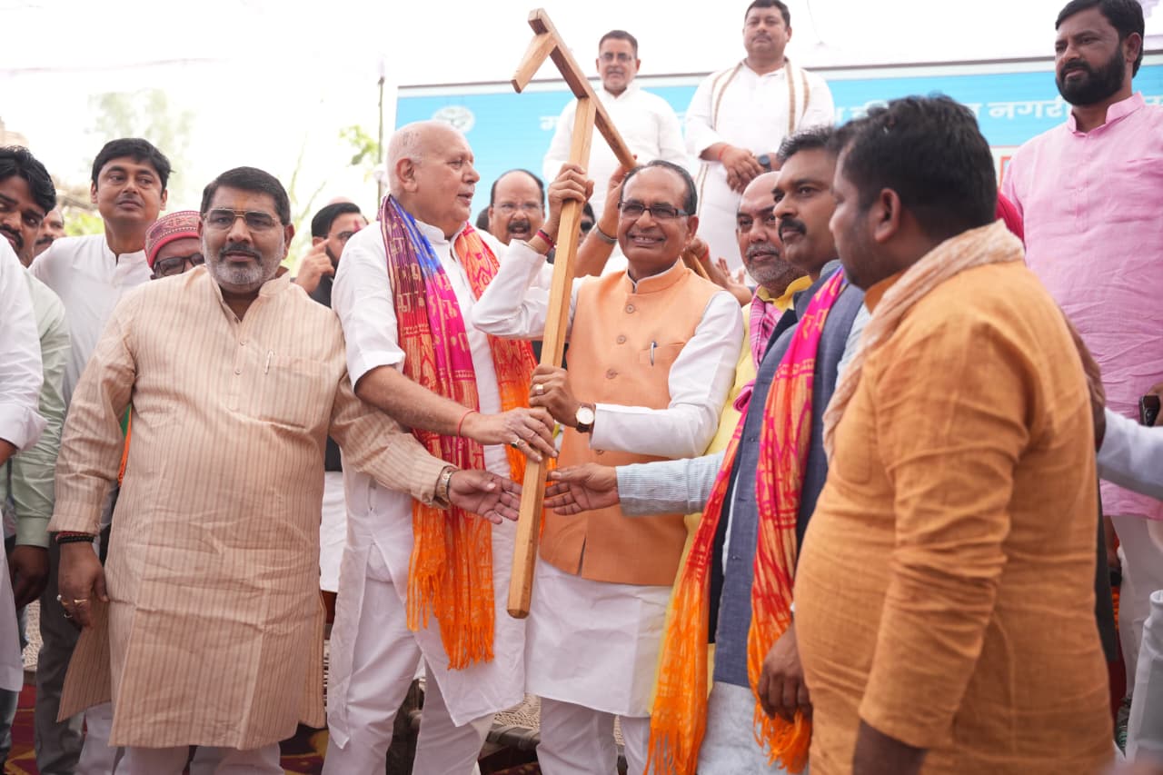 Union Minister Shri Shivraj Singh Chouhan organised a 'Gram Chaupal' in village Dumrikhurd of Gorakhpur.